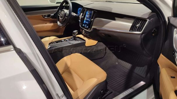 Volvo S90 T4 Momentum T8 140 kW image number 17