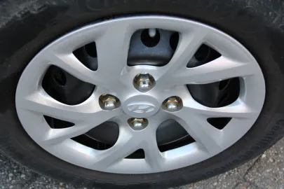 Car image 25