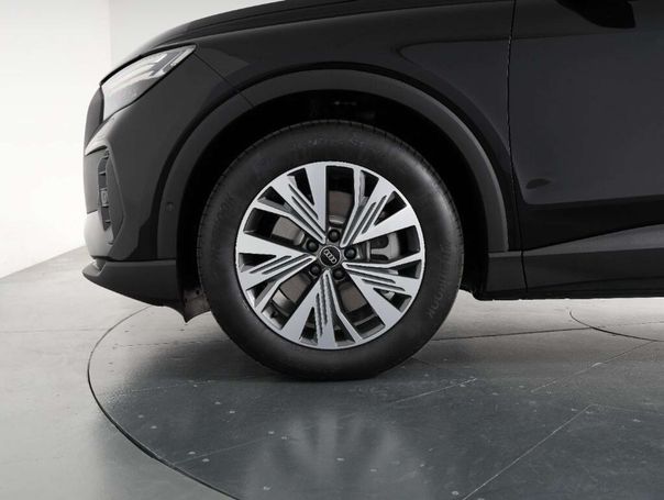 Audi Q4 45 quattro e-tron Business 195 kW image number 6