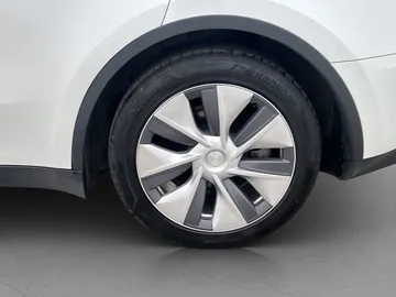 Car image 33