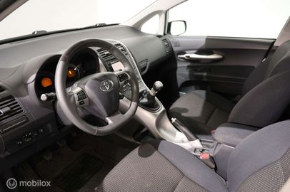 Car image 11