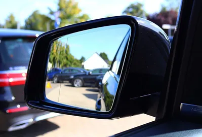 Car image 30