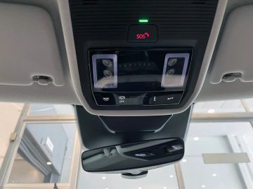 Car image 40