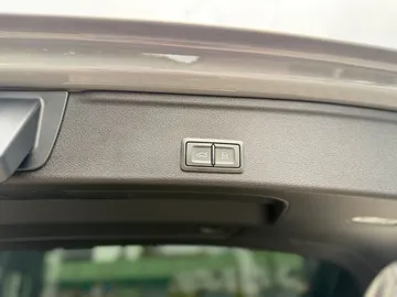 Car image 44