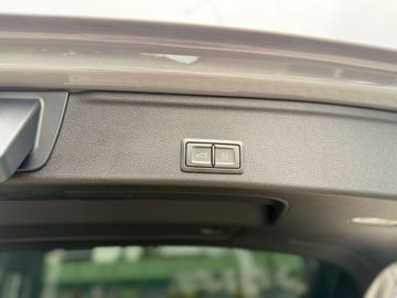 Car image 44