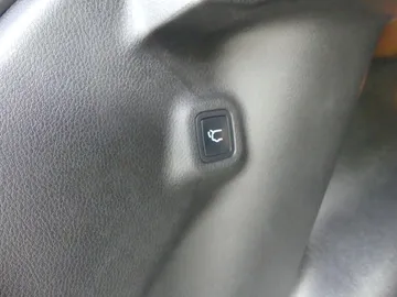 Car image 34