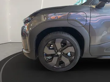 Car image 19