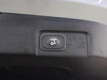 Car image 36