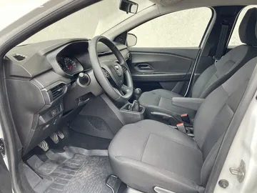 Car image 18