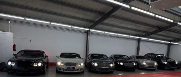 Car image 25