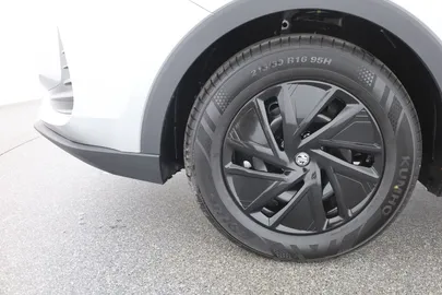 Car image 30