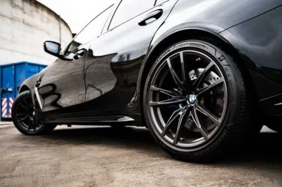 Car image 25