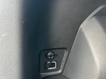 Car image 40