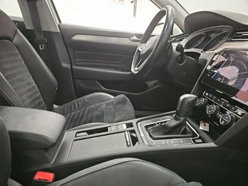 Car image 26