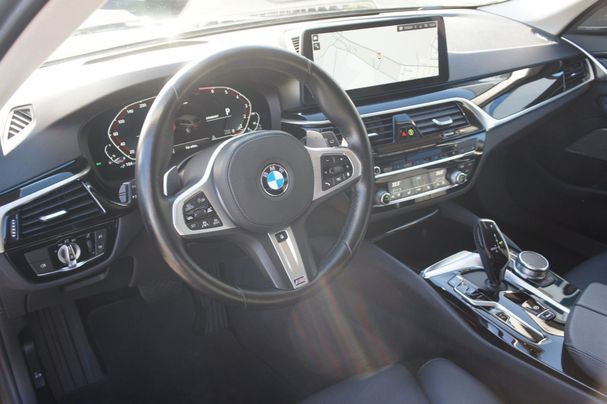 BMW 530 Touring xDrive 215 kW image number 10