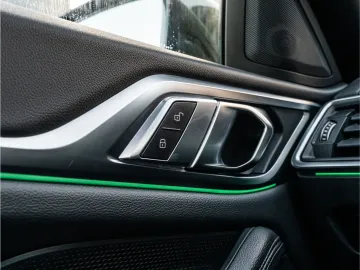 Car image 35