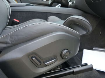 Car image 36