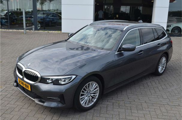 BMW 320i Touring 135 kW image number 12