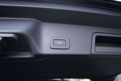 Car image 33