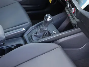 Car image 28