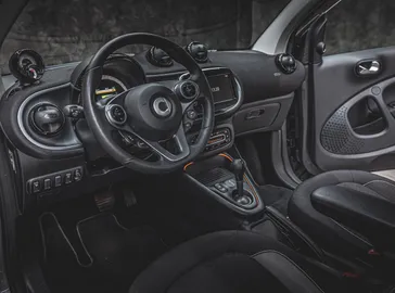 Car image 18