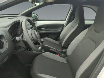 Car image 11