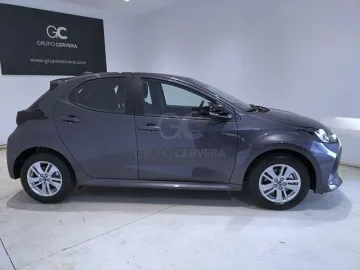 Car image 5