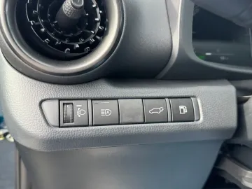 Car image 28
