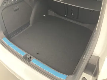 Car image 36