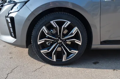 Car image 27