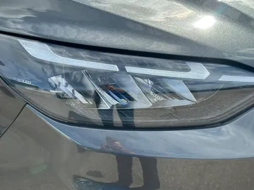 Car image 37