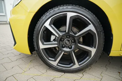 Car image 37