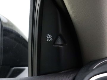 Car image 36