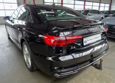 Car image 18