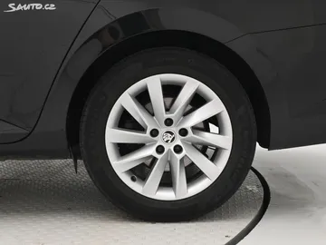 Car image 32