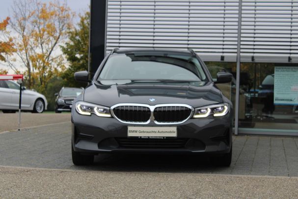 BMW 330d Touring M xDrive 210 kW image number 2