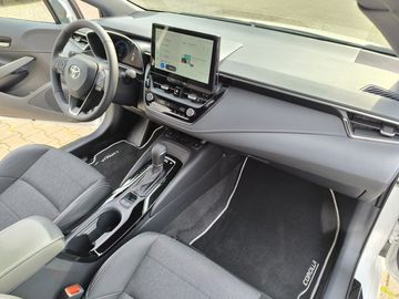 Car image 16