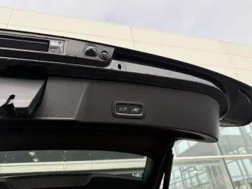 Car image 43