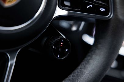 Car image 32