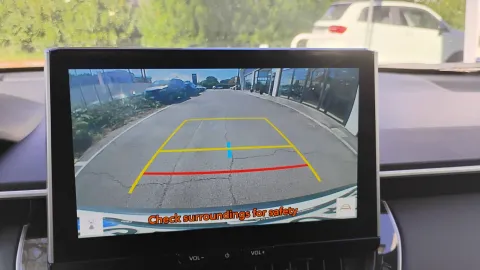 Car image 14