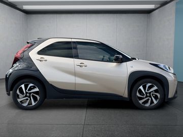 Car image 3