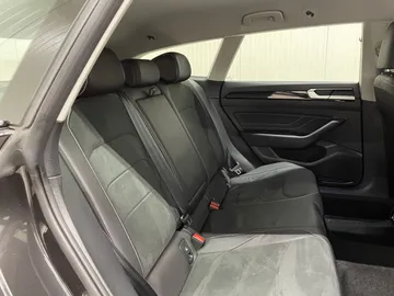 Car image 27