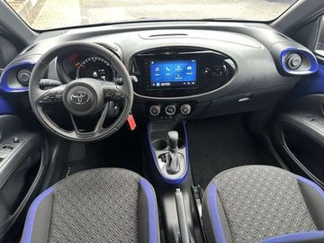 Car image 10