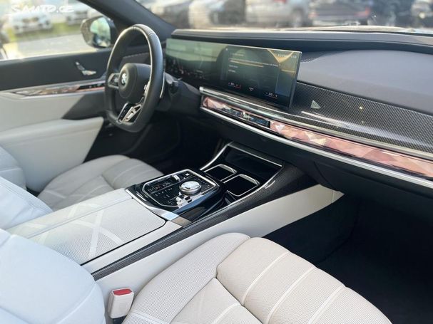 BMW 750e xDrive 360 kW image number 8