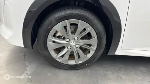 Car image 20