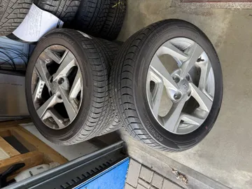 Car image 25