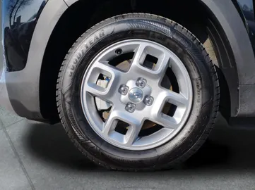 Car image 14