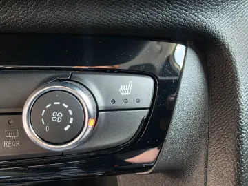Car image 32
