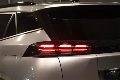 Car image 23