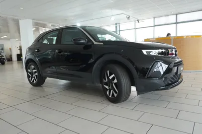 Car image 3